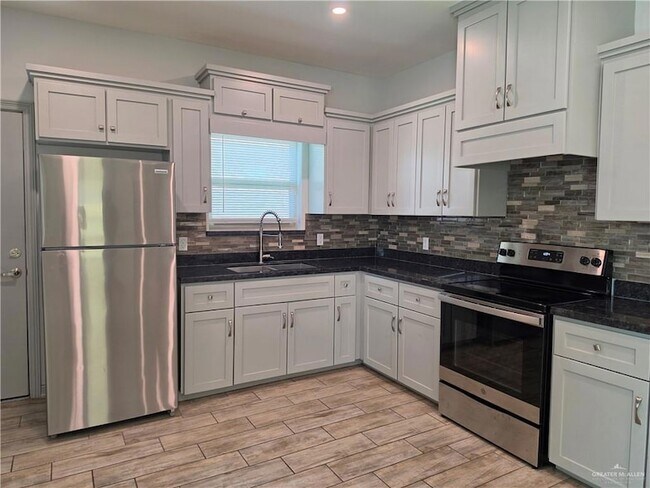 Building Photo - 5804 Nightingale Ave