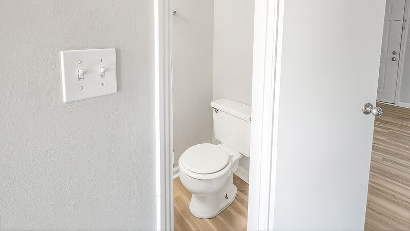 Building Photo - 815 Golf View Pl