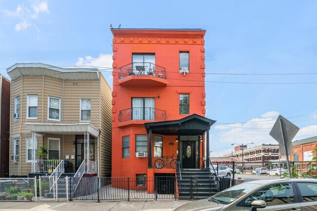 Building Photo - 133 Ogden Ave.