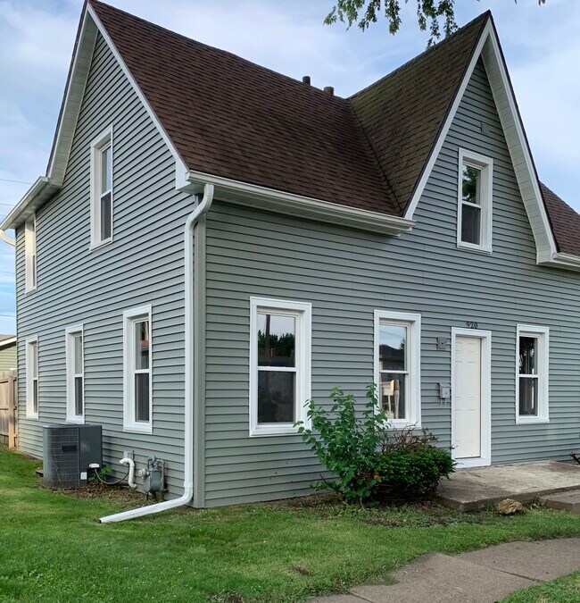Primary Photo - 920 S. Central