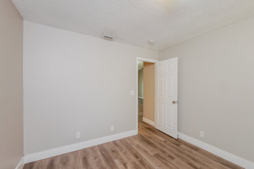 Building Photo - 2531 NW 56th Ave