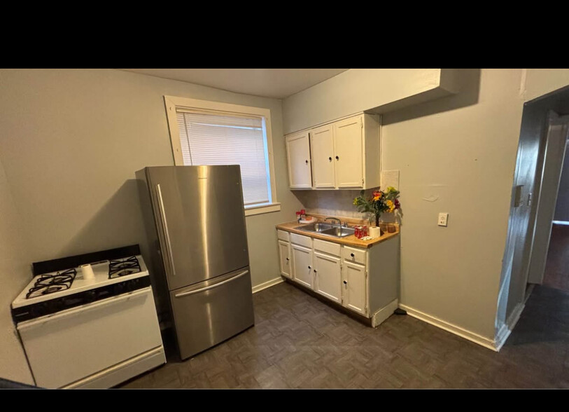 Cozy Kitchen - 8046 S Maryland Ave