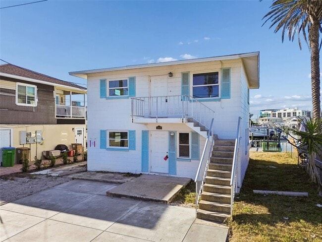 Building Photo - 14919 N Bayshore Dr