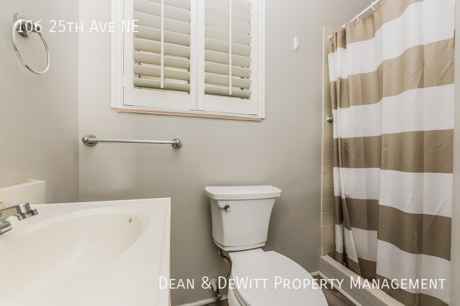 Building Photo - 106 25th Ave NE