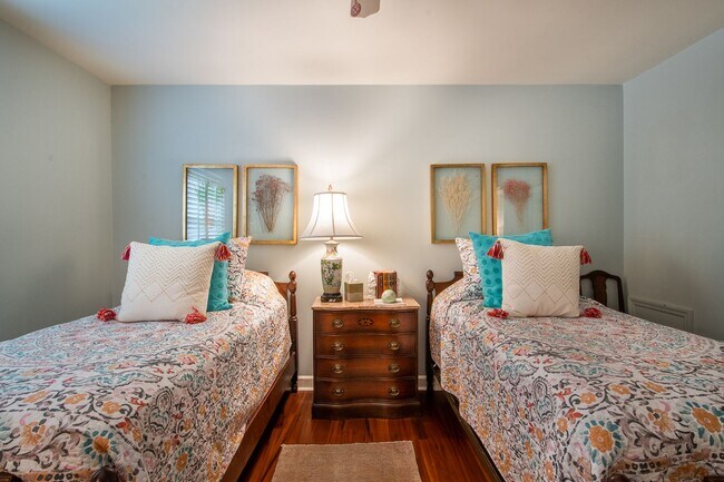 Building Photo - Immaculate Snee Farm Townhome for Rent!