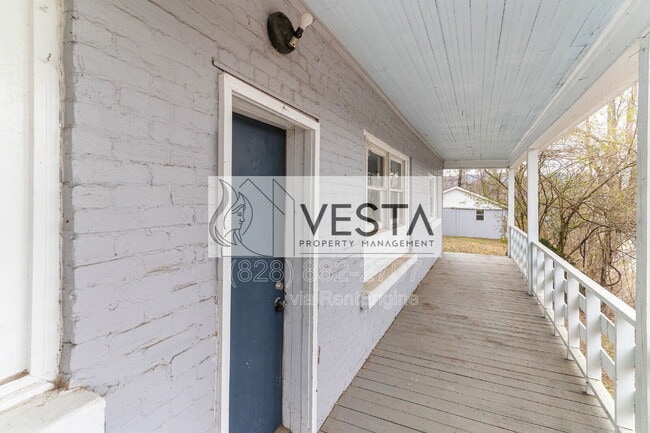 Building Photo - 71 Hillside St