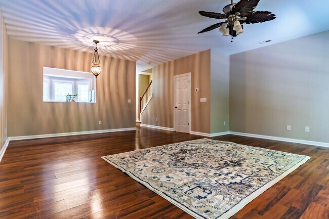 Building Photo - Move-In Ready End-Unit Townhome with Two Private Suites in the Heart of Rolesville!