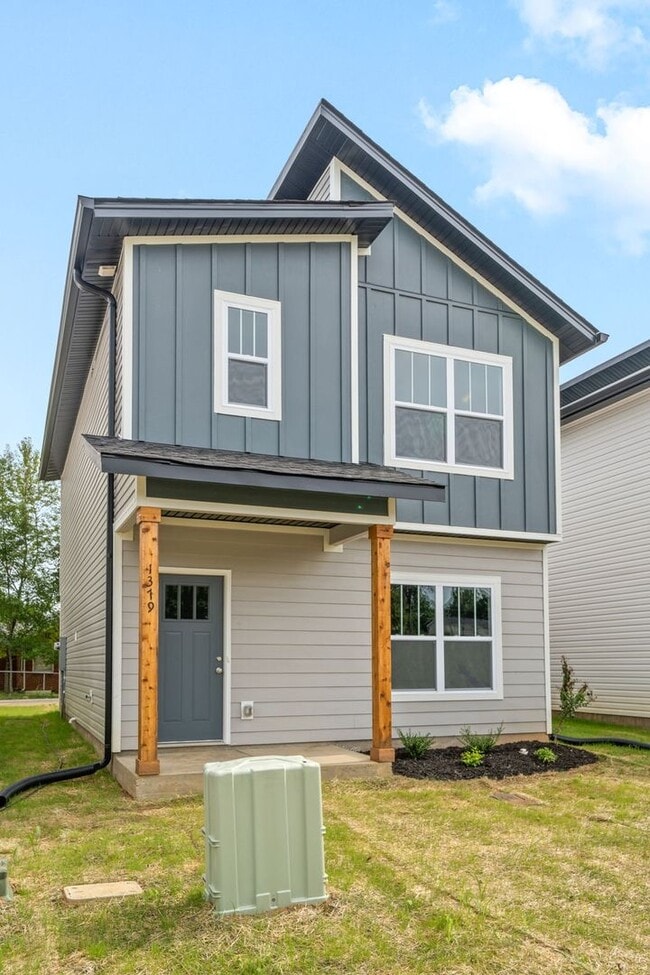 Building Photo - Nashville-Style Single Family Homes in Clarksville!