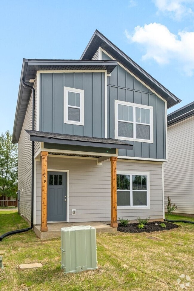 Building Photo - Charming 3-Bedroom Home with Modern Finish...