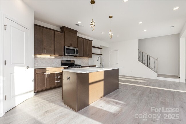 Building Photo - 14040 Lake Home Ln