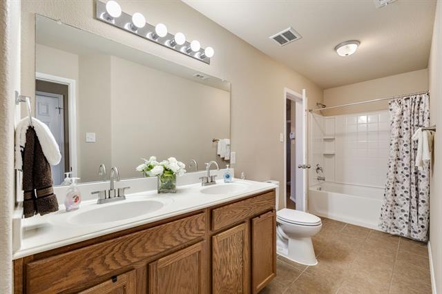 Building Photo - 5640 Lincolnwood Dr