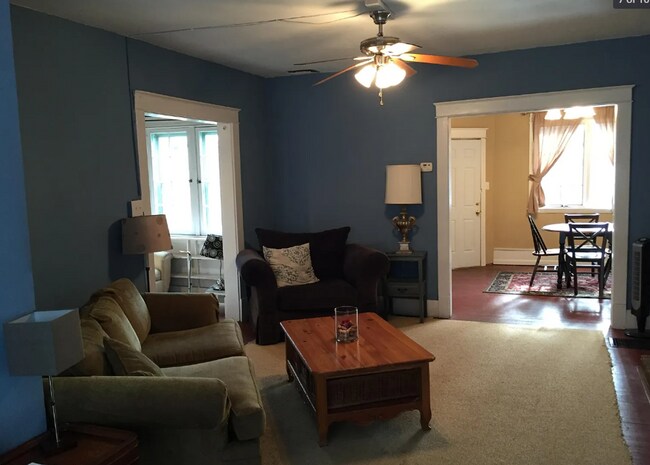 Building Photo - 4 Bed 1.5 Bath Home East Campus