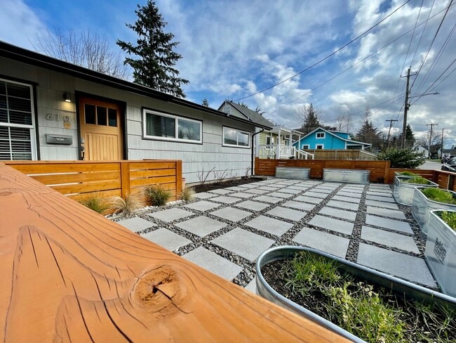 Building Photo - Charming 3Bed 2Bth Montavilla Neighborhood with Detached Additional Living Area and Backyard Grea...