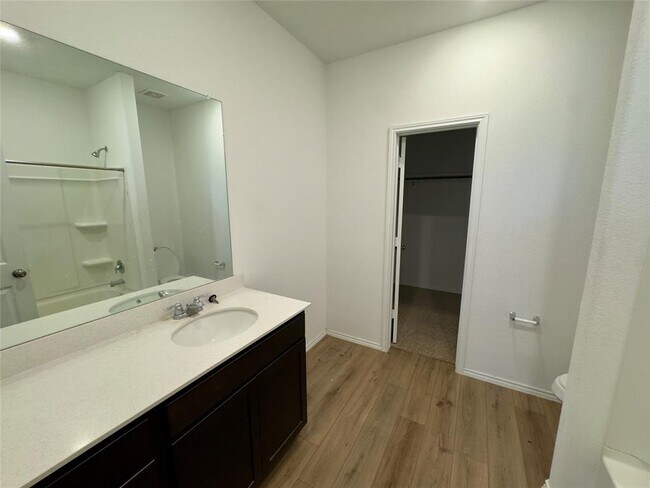 Building Photo - 511 Halfmoon Dr