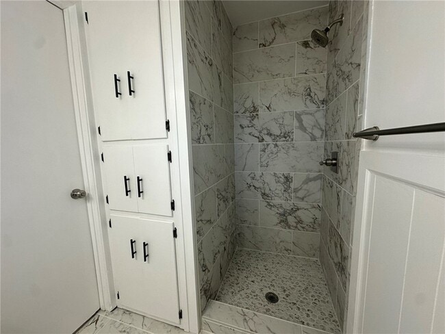 Building Photo - 136 Daniel Moore Ave