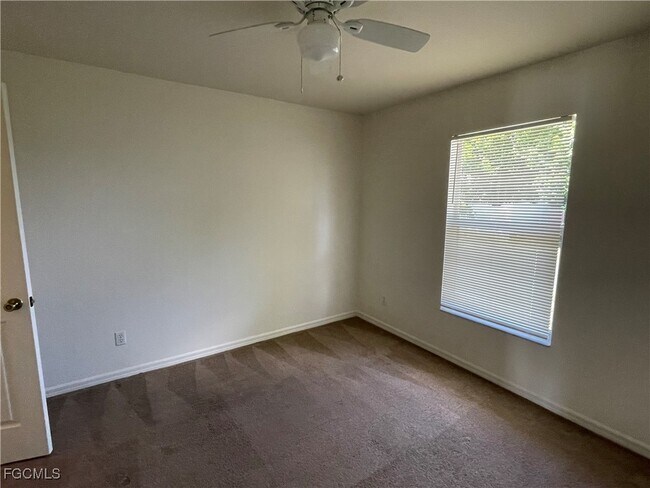 Building Photo - 1005 SW 32nd Terrace