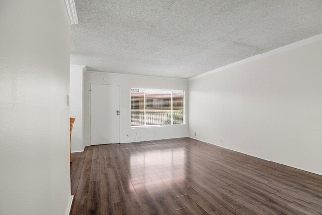 Building Photo - 545 Chestnut Ave