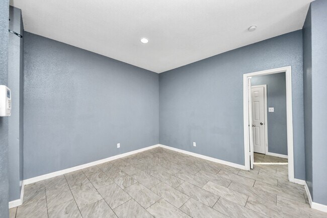 Building Photo - 14550 Fonmeadow Dr