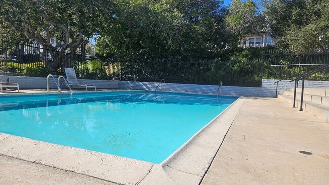 Building Photo - Beautiful 2BD 1.5BA Recently Remodeled Condo in Forest Park Plaza