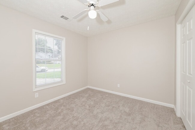Building Photo - 827 New England Ct