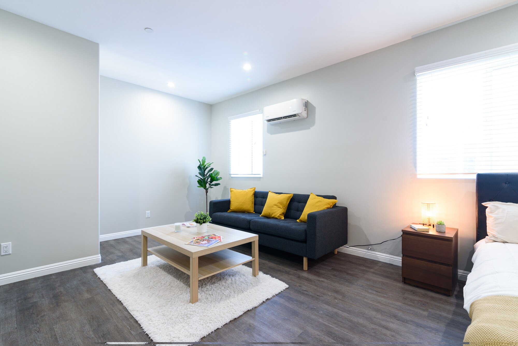 Building Photo - 1164 W 24th St