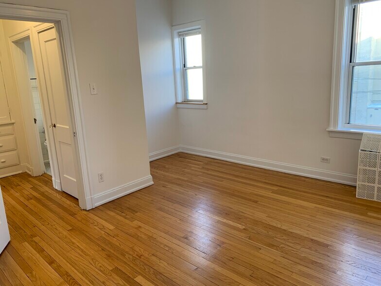 Building Photo - 1509 Oak Ave