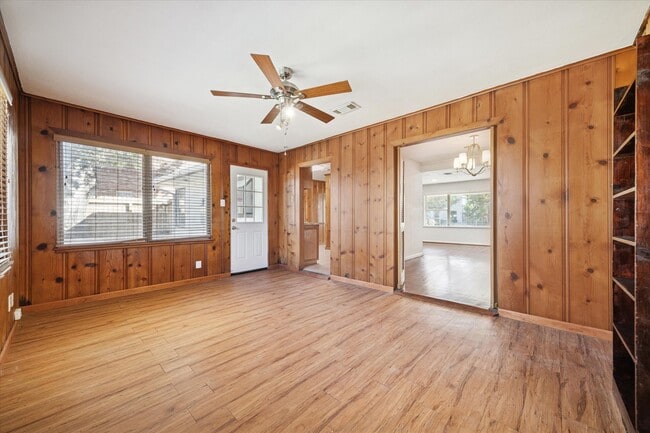 Building Photo - 4802 Holly St