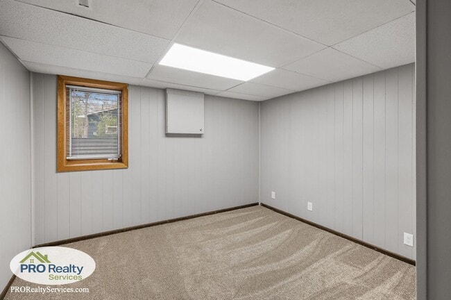 Building Photo - 5 Bedroom Home in Chisago City