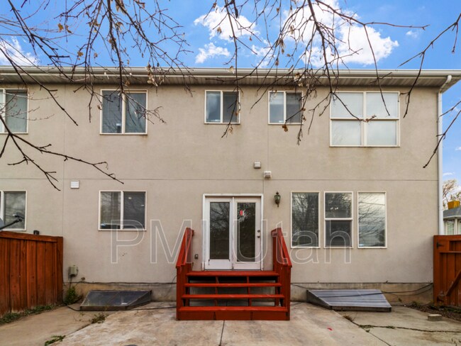 Building Photo - 3211 S 945 E