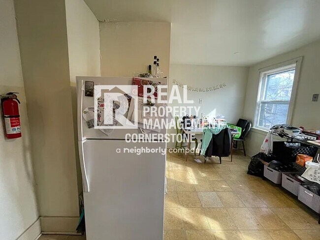 Building Photo - 808 W Kalamazoo Ave