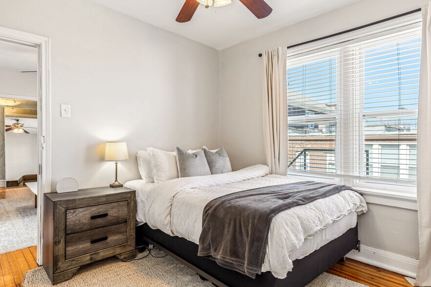 Building Photo - 1210 S Newstead Ave