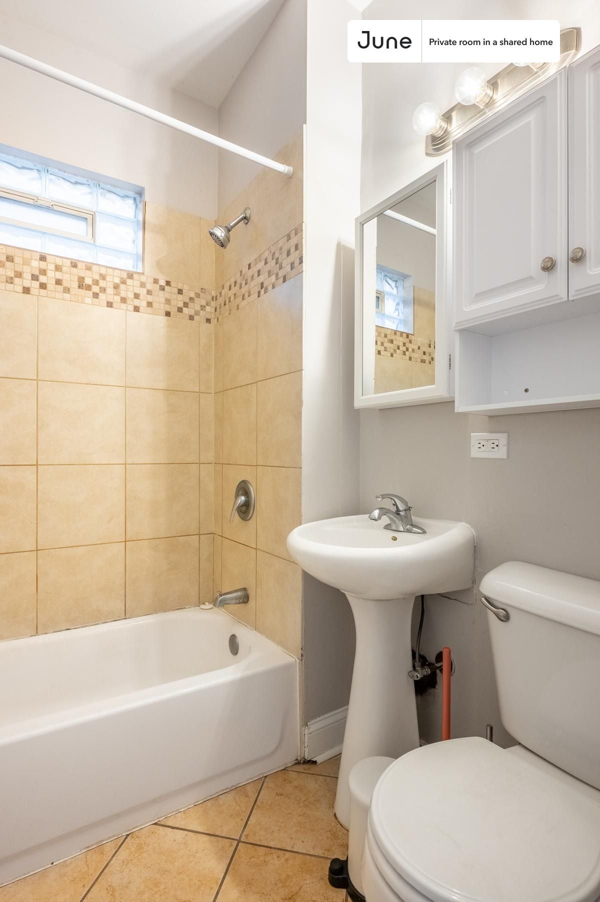 Building Photo - Room in Shared 3 bed/2 bath home