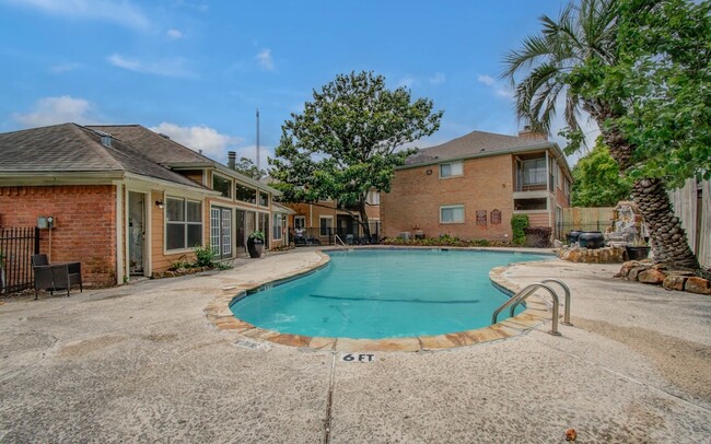 Building Photo - 12400 Overbrook Ln