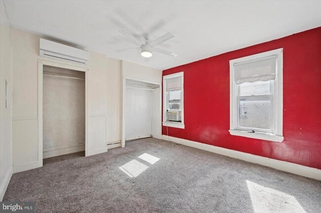 Building Photo - 1039 W Russell St