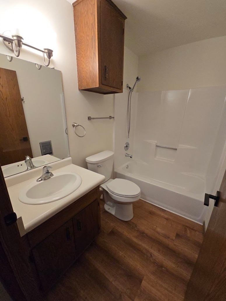 Bathroom - 141 Maple Ave S