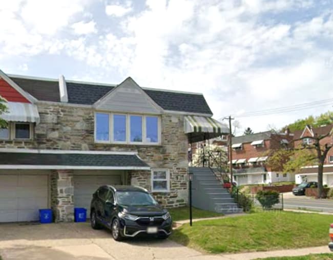 Building Photo - Gorgeous 3-Bedroom Townhome with One-Car Garage in Roxborough! Available NOW!