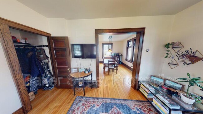 Building Photo - 809 Sycamore Pl