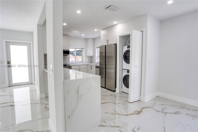 Building Photo - 3305 SW 2nd St