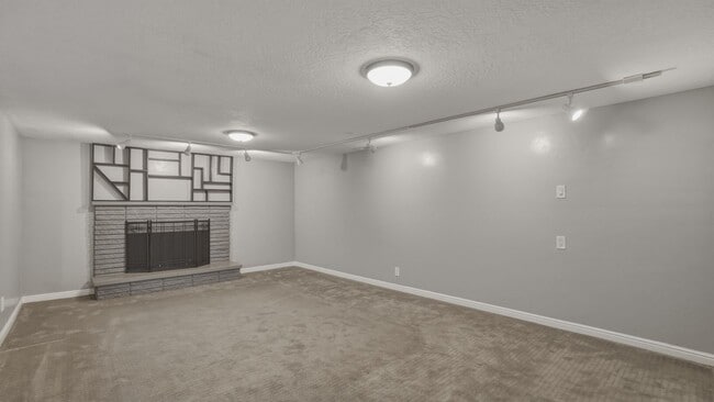 Building Photo - Wasatch Blvd Gem!! Hot Tub, Sauna, & Trails in Top SLC Location