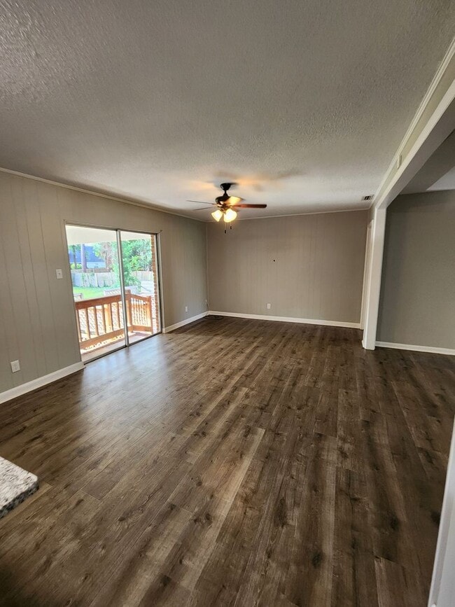 Building Photo - Spacious Brick Home with Modern Upgrades &...