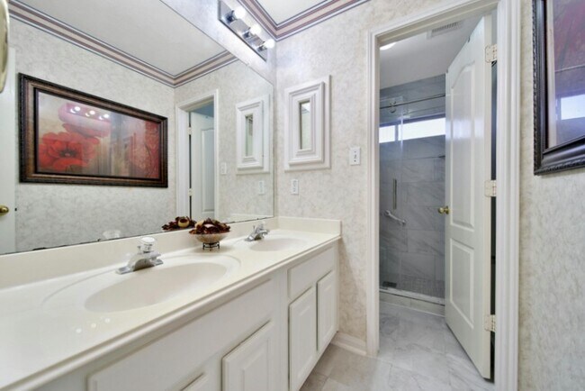 Building Photo - 522 Jay's Ln