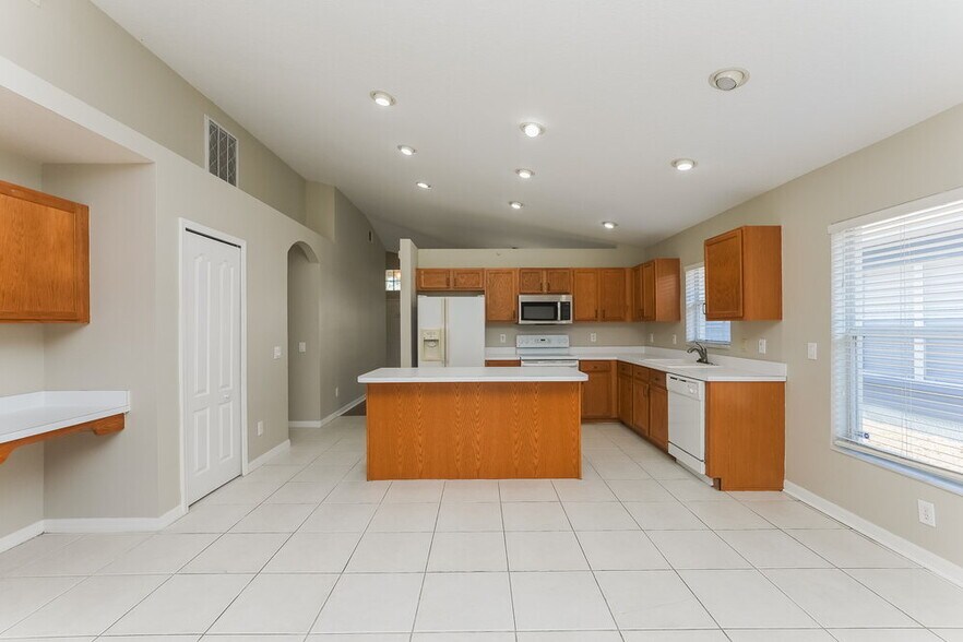 Building Photo - 3004 Prairie Iris Dr