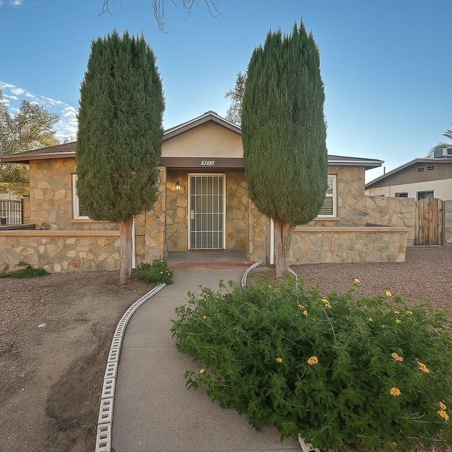 Building Photo - 211 N Campbell St