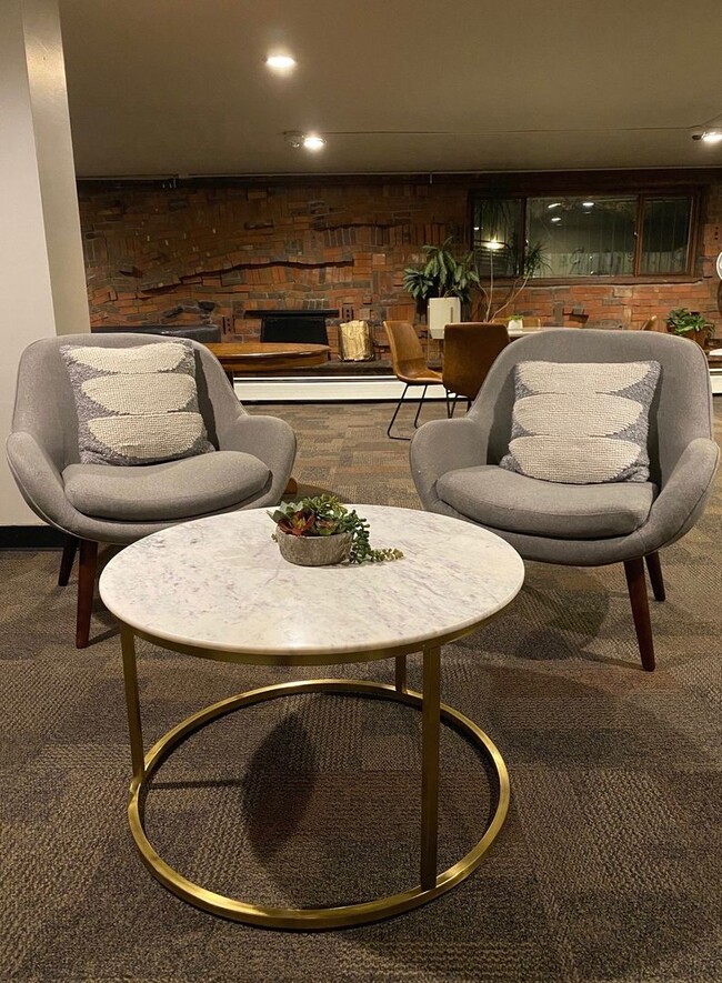 Building Photo - Remarkable 1 bedroom Condo in Governors Park