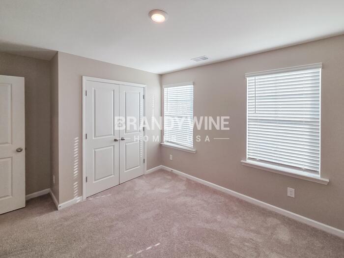 Building Photo - 859 Gelderland Dr