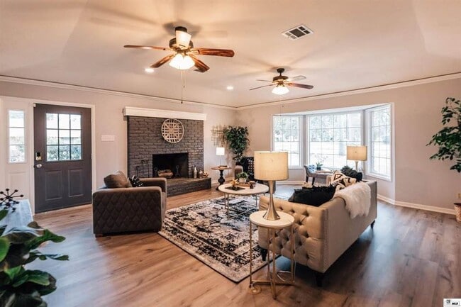 Building Photo - 309 Darbonne Dr