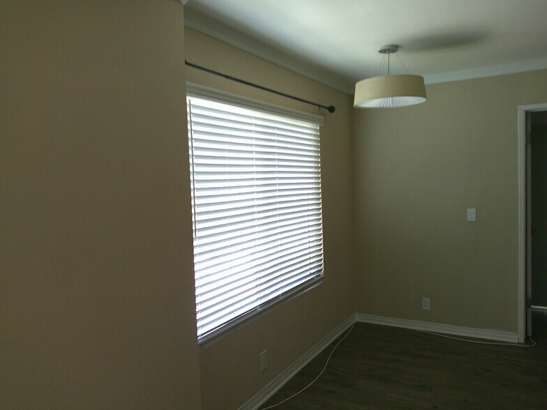 Living Room - 311 N Westlake Ave