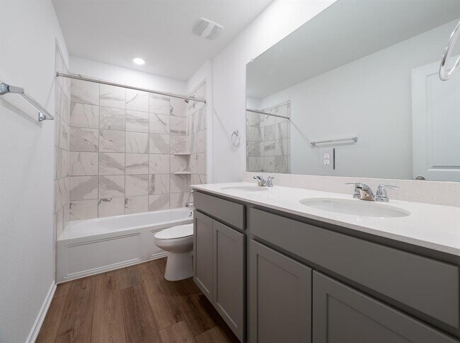 Building Photo - 702 Silver Springs Bend