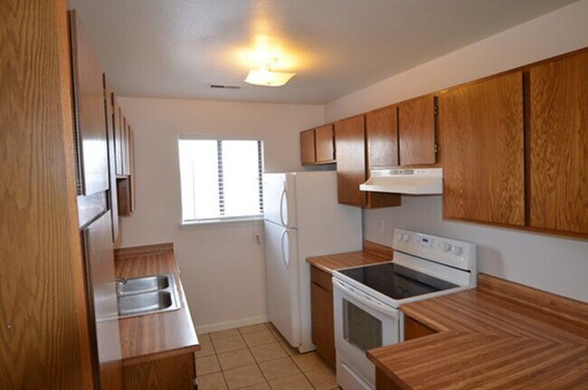 Building Photo - $500 OFF MOVE IN SPECIAL-  2BD/2BA with in unit washer/dryer
