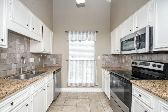 Building Photo - 9809 Richmond Ave.